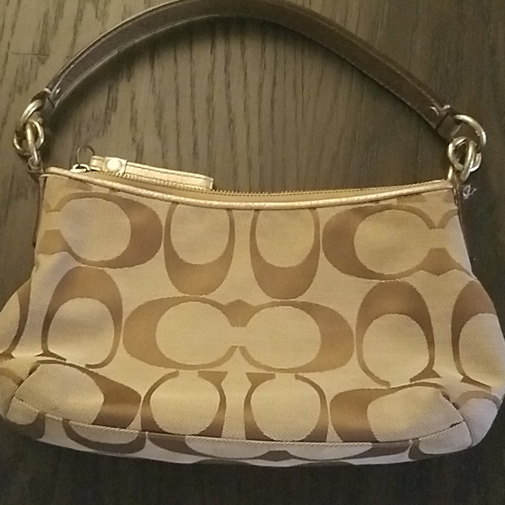 Coach - Picture 2 of 4